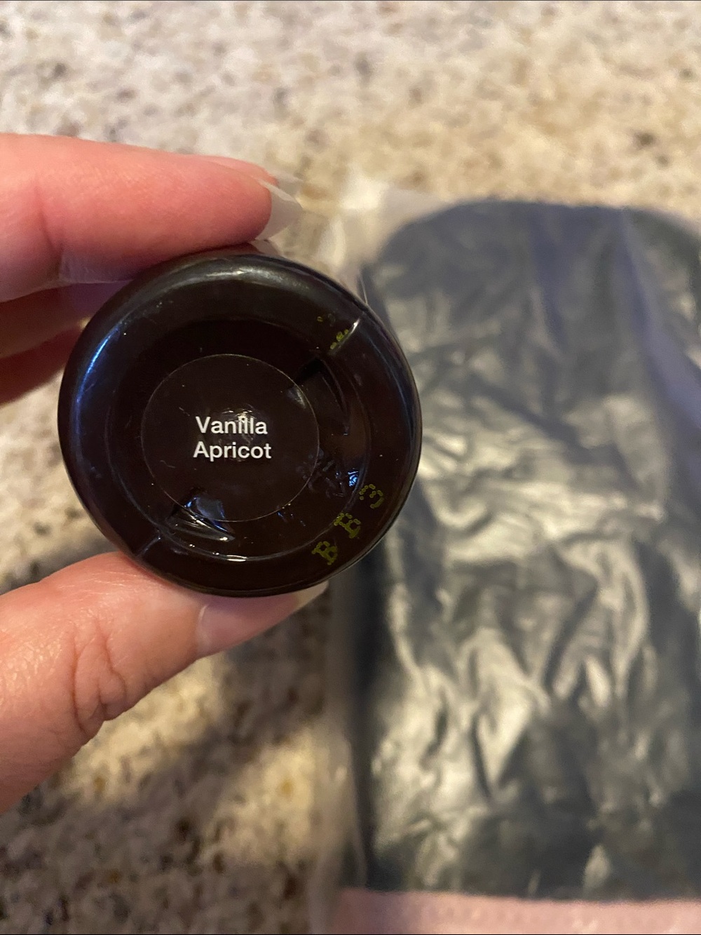 JOSIE MARAN tanning oil with mitt - Picture 3 of 3